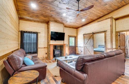 Unaka House | Hot Tub & Mtn Views: Pet-Friendly Englewood Cabin