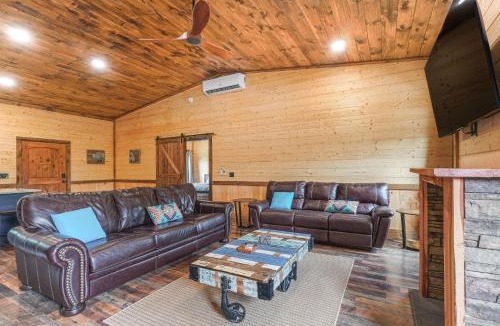 Unaka House | Hot Tub & Mtn Views: Pet-Friendly Englewood Cabin