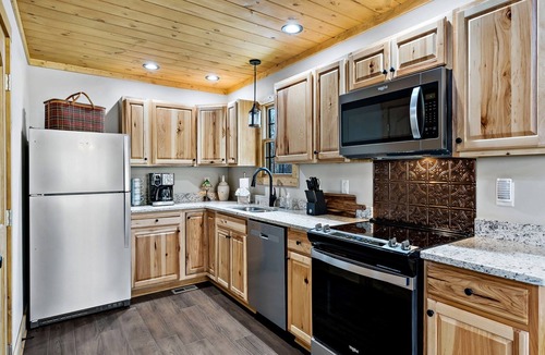 Lake Lure Cottage | Hot Tub, Pet Friendly, Fire Pit, Very Nice! - Happy Bear by Carolina Properties