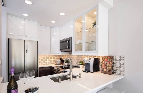 Central Naples Condo | Hot Tub Pool 5m-Beach & Downtwn Tennis/Pickleball
