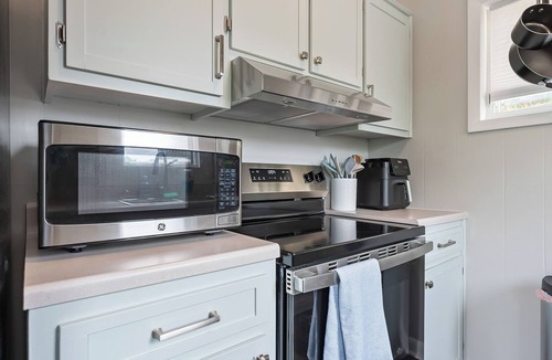 New River House | Hot tub, private dock, with water front lake access for relaxing or exploring.