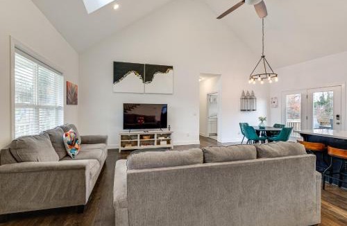 Cave Spring House | Hot Tub & Yard: 'Temptation Stays' Home in Roanoke