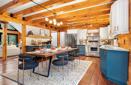Black Mountain Cabin | Hot Tubs+Theater+Game Room! Top 5 Rental in NC!
