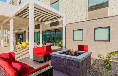Lake Mary Hotel | Hotel ∙ 127 guests