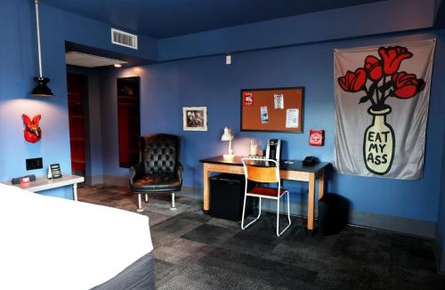 West Avenue Hotel | Hotel Gaythering - Gay Hotel - All Adults Welcome