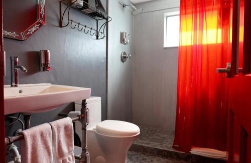 West Avenue Hotel | Hotel Gaythering - Gay Hotel - All Adults Welcome