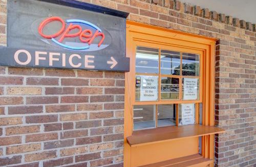 Kingstree Hotel | Hotel O Deluxe Inn Kingstree SC HWY 52