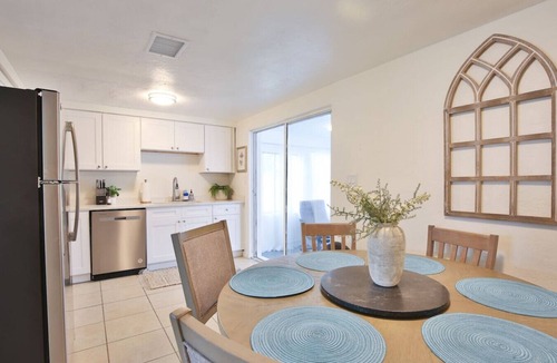 Gulf Gate Estates House | HotTub Retreat w/Big Private Fenced Yard by Beach
