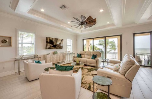 Mid Island House | House ∙ 10 bedrooms ∙ 26 guests
