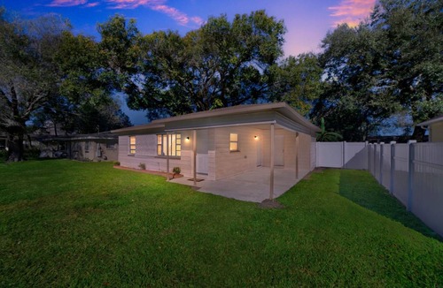 Plant City House | House ∙ 2 bedrooms ∙ 4 guests
