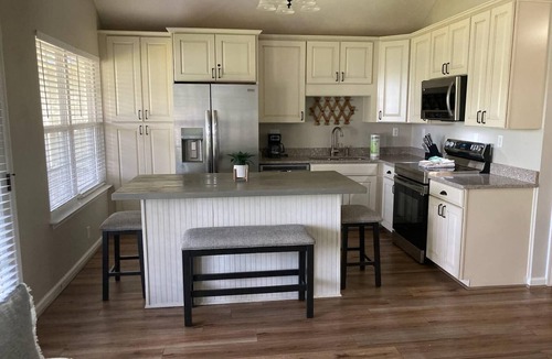 Leesburg House | House #20 Sunshine Cottage (Not Pet Friendly)