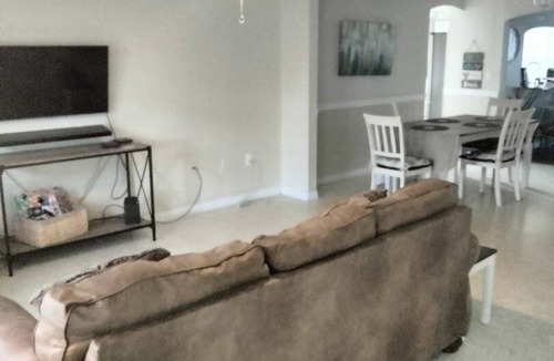 Englewood House | House ∙ 3 bedrooms ∙ 6 guests