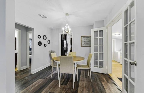 Highland Garden House | House close to restaurants, bars, beach