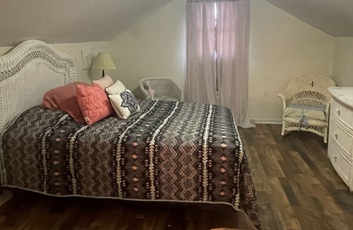 Dickel House | House. Converted Dairy Barn-5 minutes from Historic Bell Buckle and Webb School
