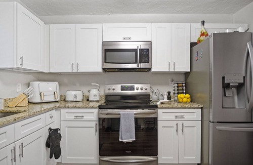 Lake Magdalene House | House in Tampa with Pool sleeps 10 Pet Friendly.