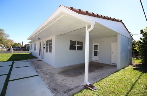 Westchester House | House is 15 min from anywhere. Miami Children Hospital, 8 miles MIA
