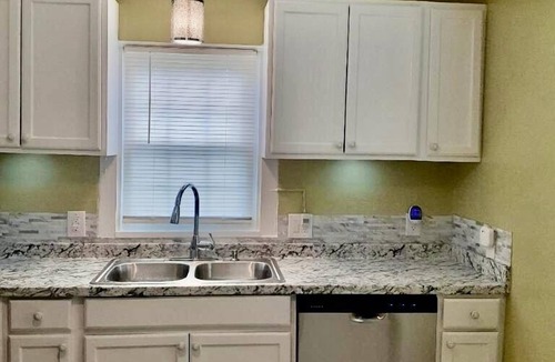 Union City House | House ~ Near Airport “ATL”. Weekly & Monthly Discounts! Free WiFi & Parking!