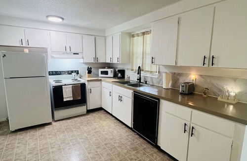 Crystal River House | House of Shells 🐚 Fenced yard, 🐶 friendly, 🔥 pit