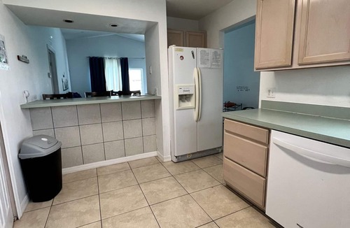Lindfields House | House w/pool. 5 min H2O water park. 8 min Disney World 30 min universal Studios