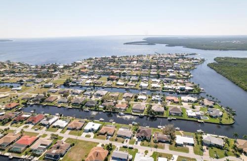 Edgewater House | House With A Boat - Boat, Heated Pool, Sup Boards
