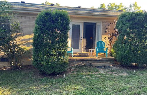 Jackson House | House with pool/privacy/fire pit fence in town