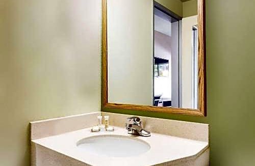 Athens Hotel | Howard Johnson by Wyndham Athens