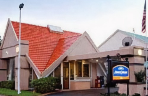 Vero Beach Hotel | Howard Johnson by Wyndham Vero Beach / Downtown