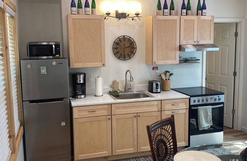 Union Mills House | Hudlow Hideaway…A perfect and secluded couple’s getaway with hot tub!