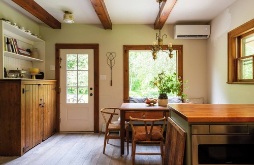 Poughkeepsie Bed & Breakfast | Hudson Pond · Hideaway King Suite · GF Breakfast