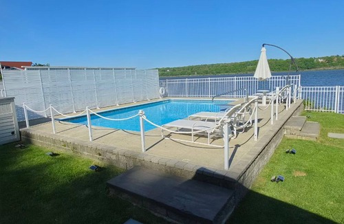 Malden House | Hudson River Waterfront/HITS 2 Miles Away/Spec Views/Pool/Stars/Deck/Private