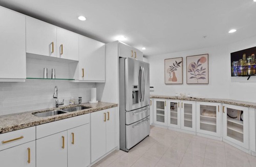 Mid Beach Condo | Huge Beachfront Lux Condo 2400sqft 5 Bedroom 5 Bathroom with Ocean and Bay Views