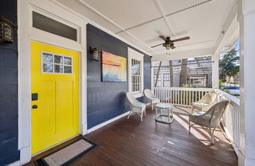 West End House | Huge Duplex Home with 9 bedrooms!