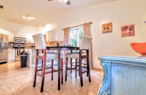 Pembroke Pines House | Huge Gated 5⭐Private Home Sleeps 21+ FREE RENTAL CAR +WATERSPORTS🌊 +WiFi +More!