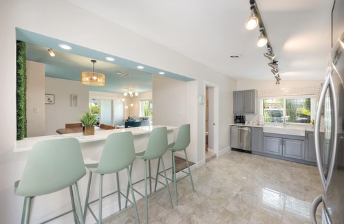 Poinsettia Heights House | Huge Heated Pool! HotTub,Fire Pit,Ice Bath,Putting Green,N64,5 Mins to the Beach