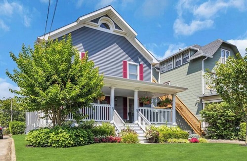 Asbury Park House | Huge Modern 4BR Apt. Porch&Parking, 2 Blks to Bch!