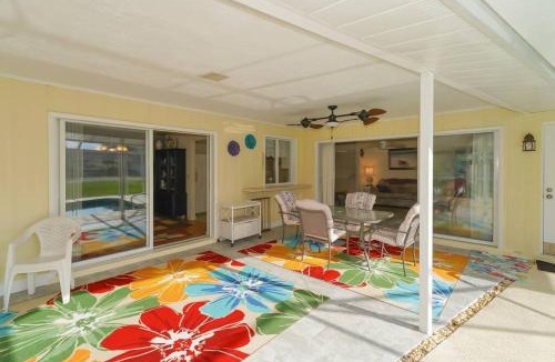 Laurel House | Huge Pool, Close to Beaches, Restaurants & Shops