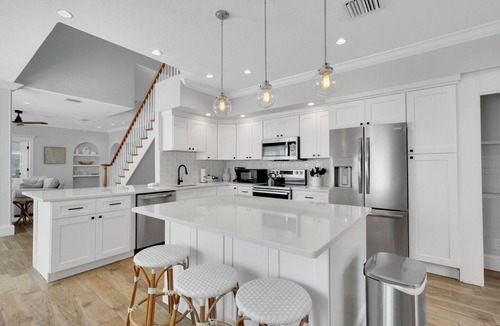 Siesta Key Village House | Huge Yard with Heated Pool, Steps to Beach - The Pool House