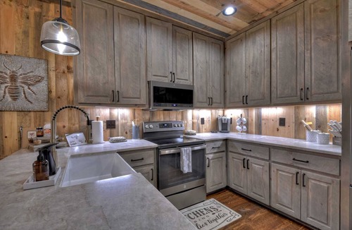 Epworth Cabin | Hunter's Treehouse | $379 Off Your Stay!