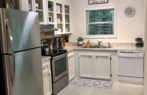 Tiger Cottage | Hutch’s Mountain Cottage- Serene, Clean, & Cozy!