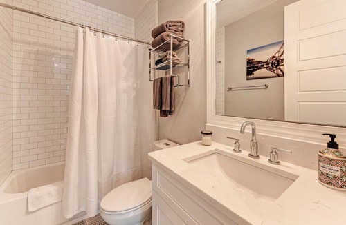 SoHo Apartment | Hyde Park/SoHo Modern Gem