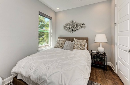 SoHo Apartment | Hyde Park/SoHo Modern Gem