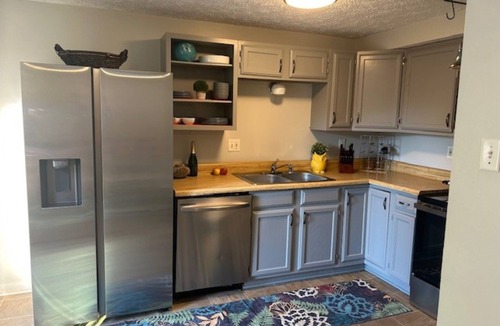 Chesapeake City House | HYDRANGEA HOUSE Waterview cozy 3-bdrm Getaway in quiet Chesapeake City AC & yard