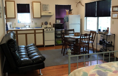Branford Cottage | Ichetucknee Springs/Ginnie Springs/Santa Fe River at the Hideaway Cottage