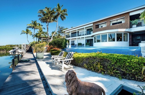 Islamorada House | Iconic Ted Williams Estate. Bayfront, Heated Infinity Pool & Hot Tub, Dockage.