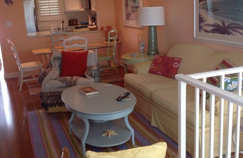 Old Naples Condo | Ideal Old Naples location. Walking distance to everything you'd need or want !