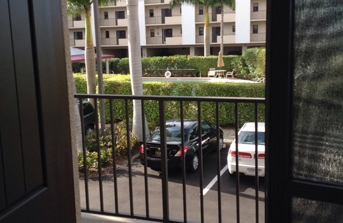Old Naples Condo | Ideal Old Naples location. Walking distance to everything you'd need or want !