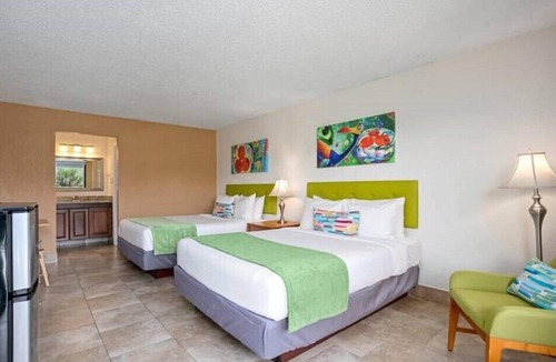 Historic Downtown Kissimmee Hotel | Ideal Room with 2 DBL Beds Near Local Attractions & Restaurants