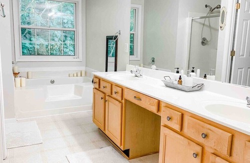 Buford House | Ideal Wedding/ Vacation Home for the Whole Family