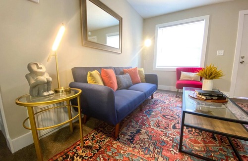South Tuxedo Park Apartment | ⭐️IDEALISTIC 2BR HOME IN BUCKHEAD SECONDS AWAY FROM WORLD-CLASS SHOPPING AND DIN