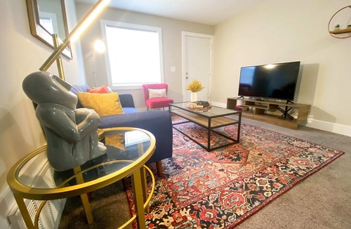 South Tuxedo Park Apartment | ⭐️IDEALISTIC 2BR HOME IN BUCKHEAD SECONDS AWAY FROM WORLD-CLASS SHOPPING AND DIN